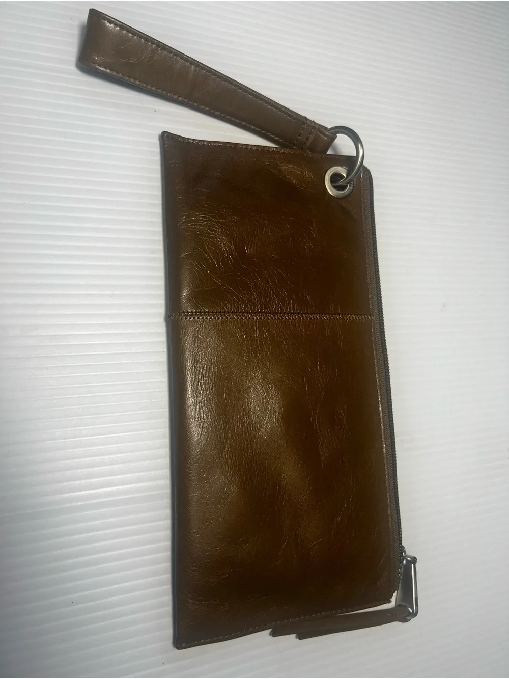 HOBO Vida Wristlet In Polished Leather - Truffle